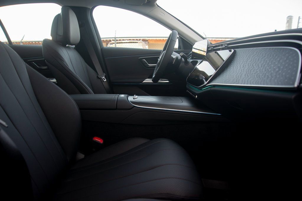 Certified 2025 Mercedes-Benz E 350 4MATIC Sedan image 30