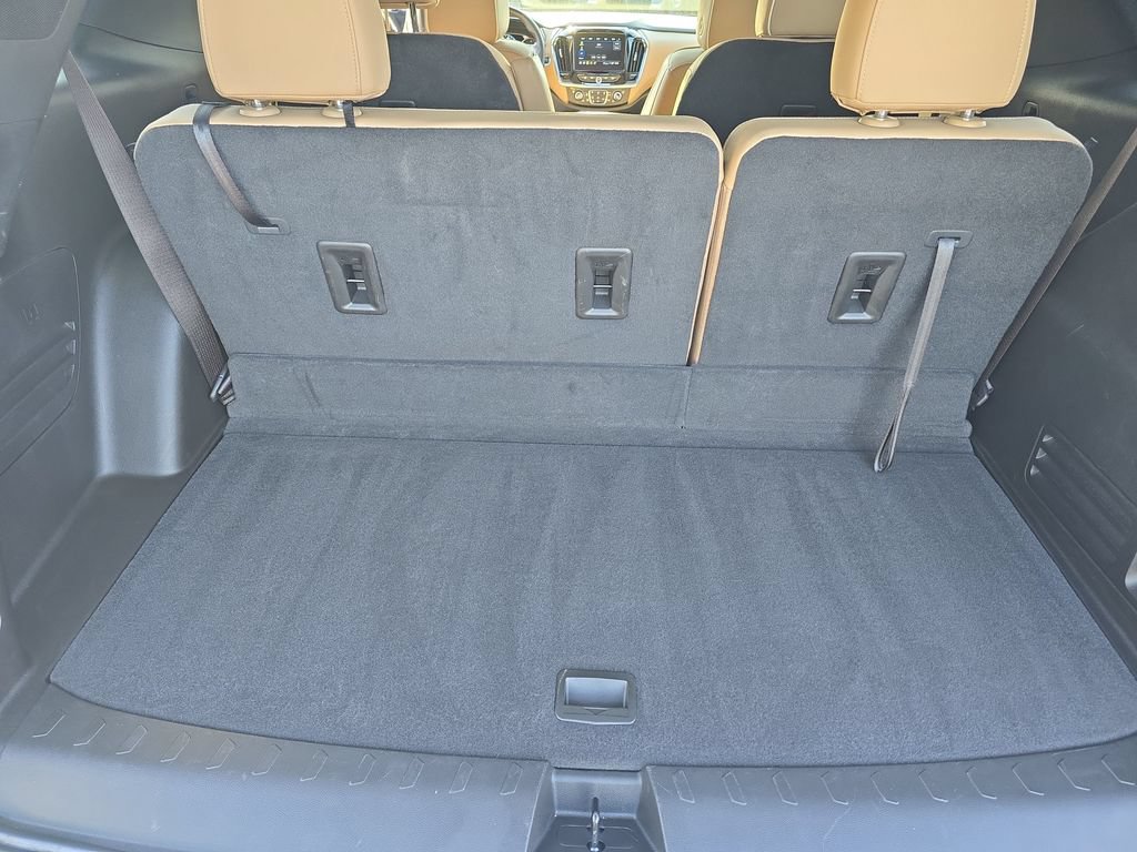 Used 2023 Chevrolet Traverse Premier FWD image 9