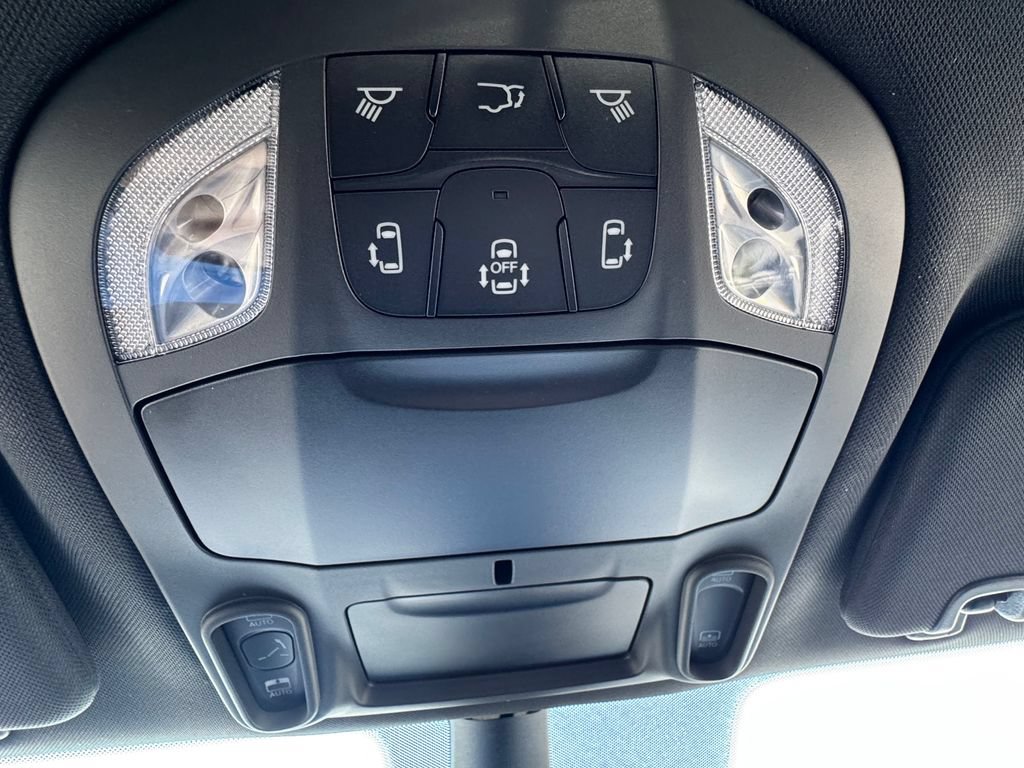 New 2027 Chrysler Pacifica Limited FWD image 24