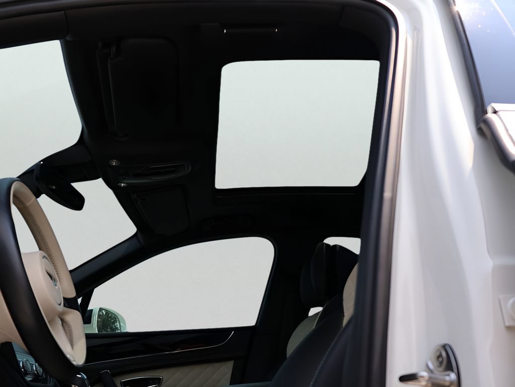 Used 2018 Bentley Bentayga AWD/4WD image 38