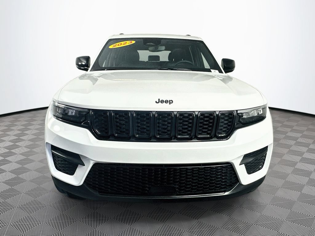Certified 2023 Jeep Grand Cherokee Altitude AWD/4WD image 4