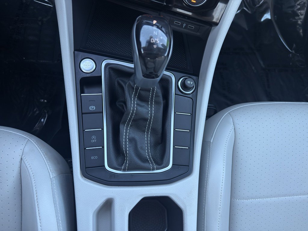 Used 2023 Volkswagen Jetta SE w/ Panoramic Sunroof Package image 23