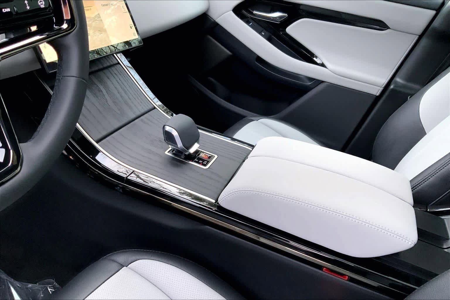 Certified 2026 Land Rover Range Rover Evoque Dynamic SE image 16