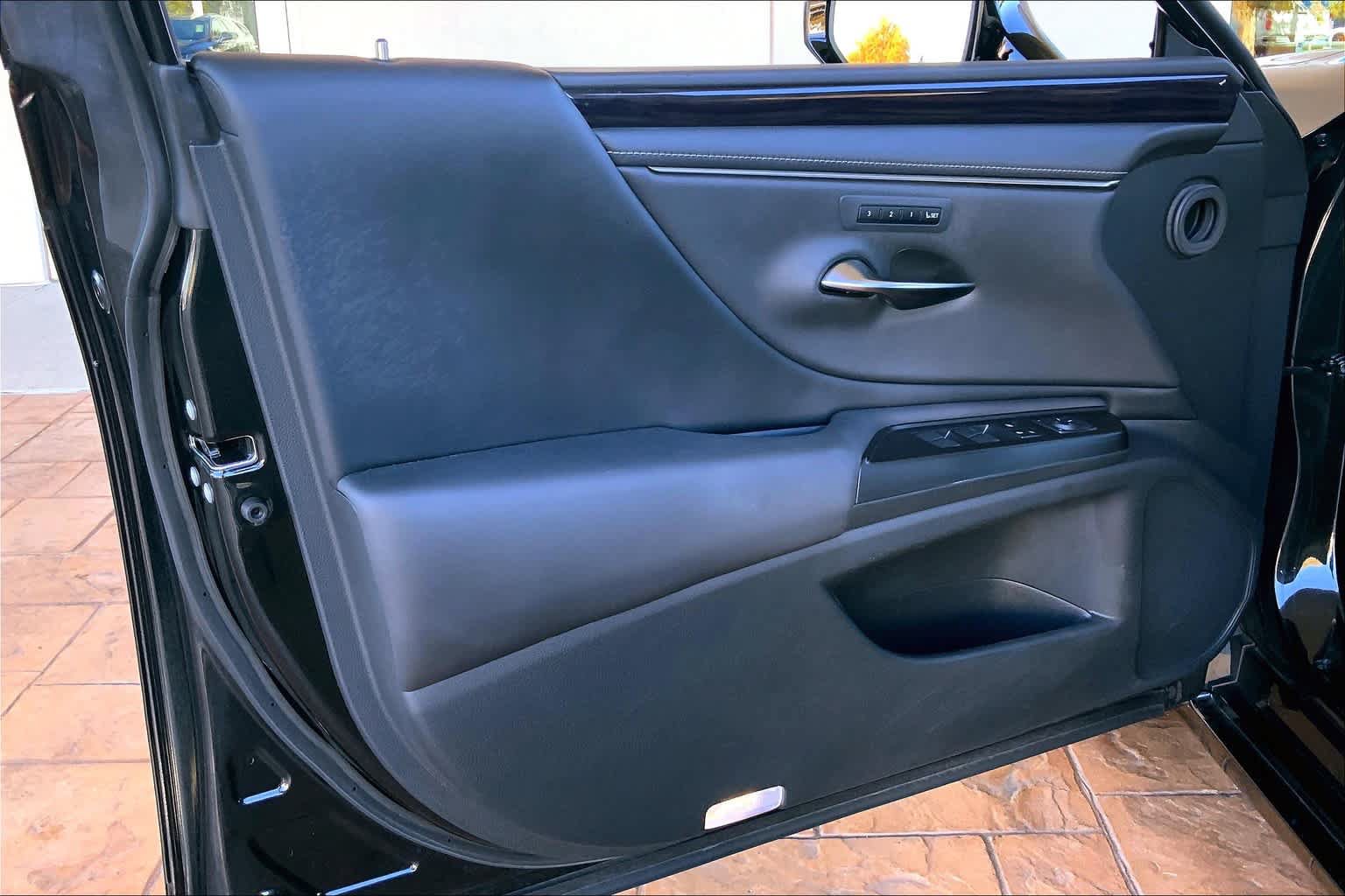 Used 2019 Lexus ES 350 w/ Premium Package FWD image 21