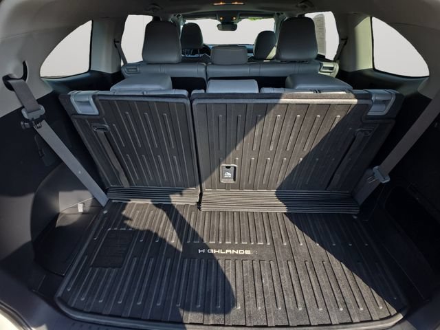 Used 2023 Toyota Highlander XLE FWD image 14
