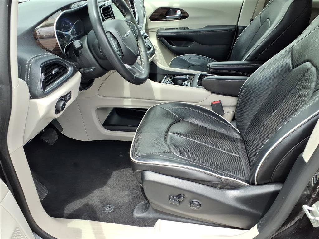 Used 2023 Chrysler Pacifica Limited image 11
