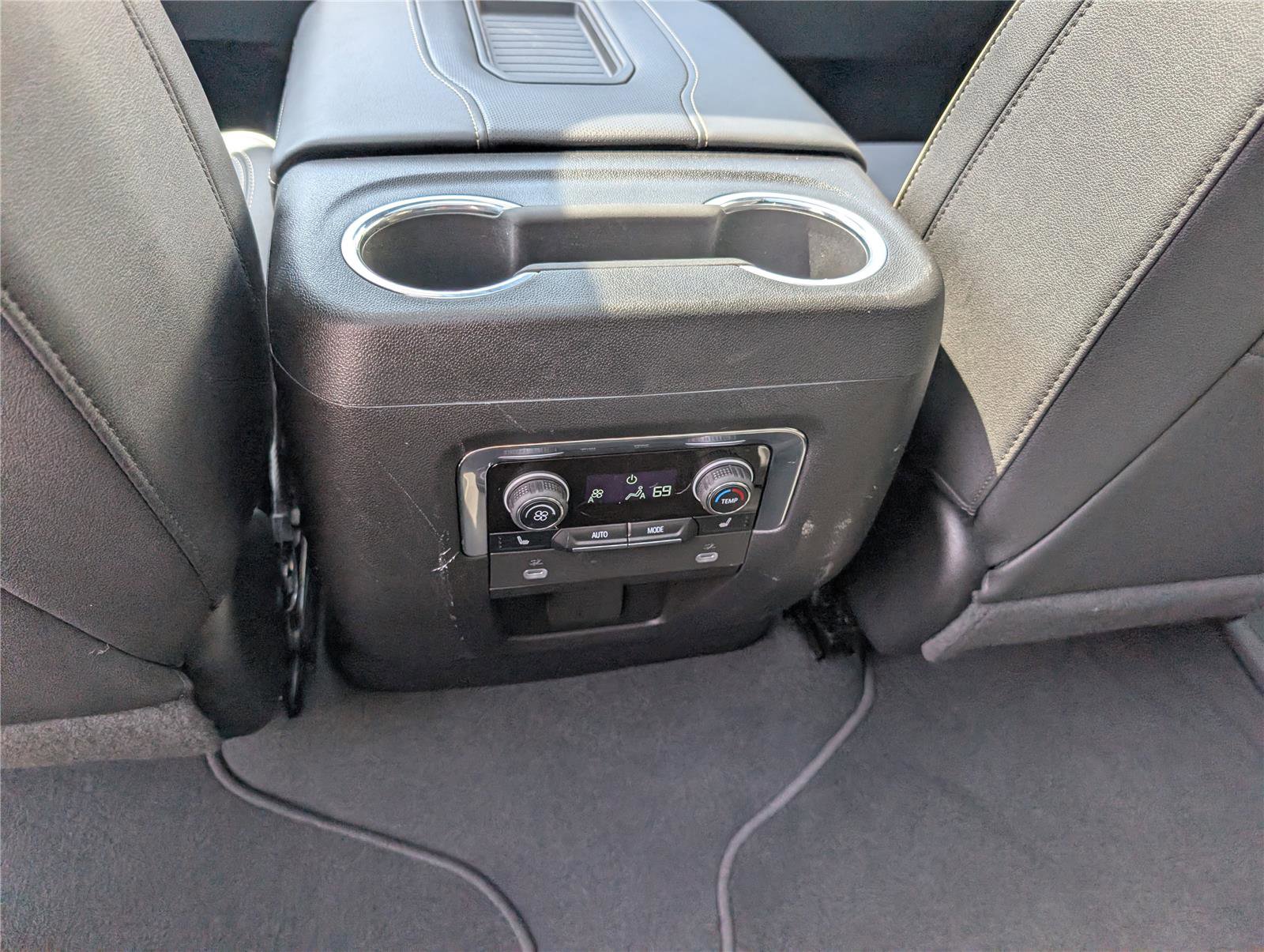 Used 2023 Chevrolet Tahoe Premier AWD/4WD image 23
