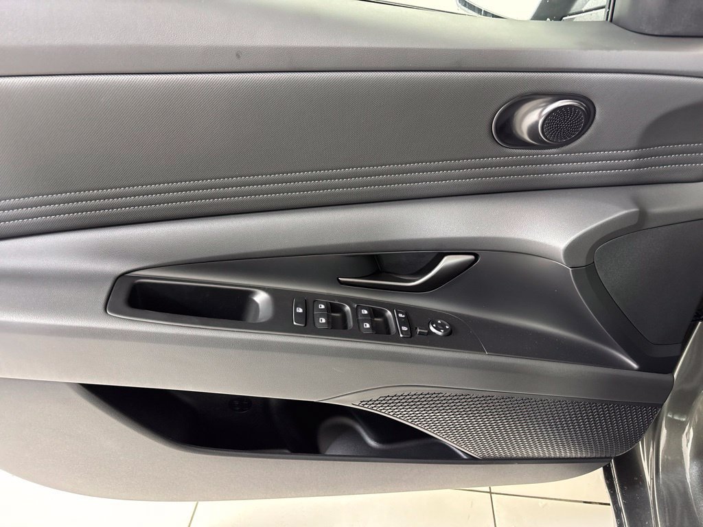 New 2026 Hyundai Elantra SEL Sport FWD image 17