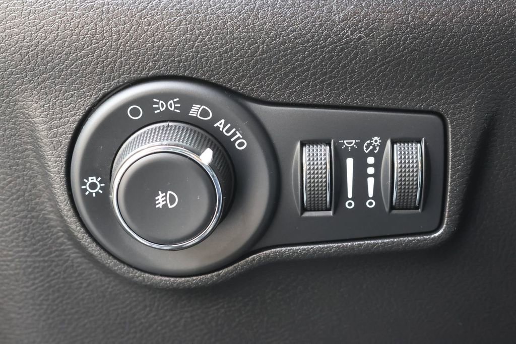 Used 2023 Jeep Compass Latitude AWD/4WD image 16