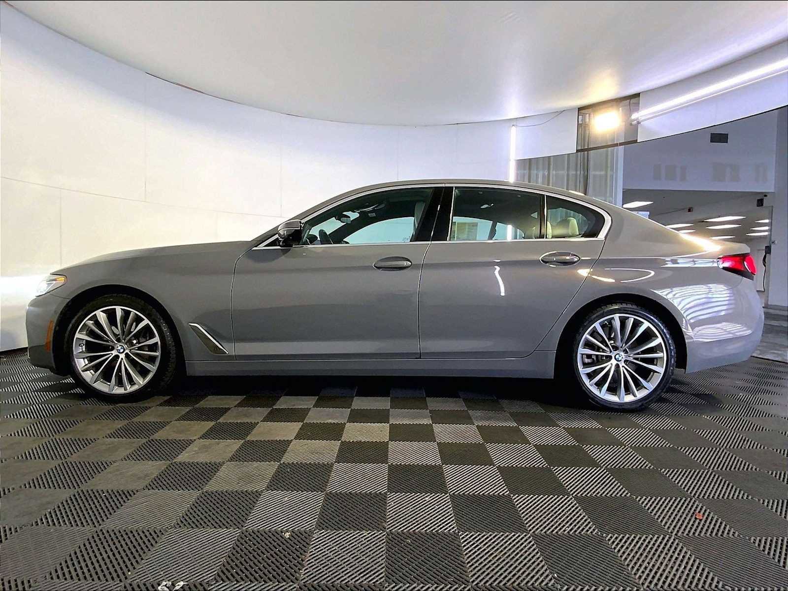 Used 2021 BMW 540i xDrive w/ Premium Package AWD/4WD image 2