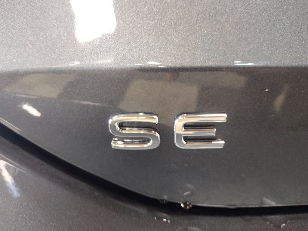 New 2025 Volkswagen Tiguan SE image 16