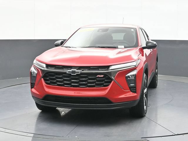 Used 2026 Chevrolet Trax RS FWD image 2