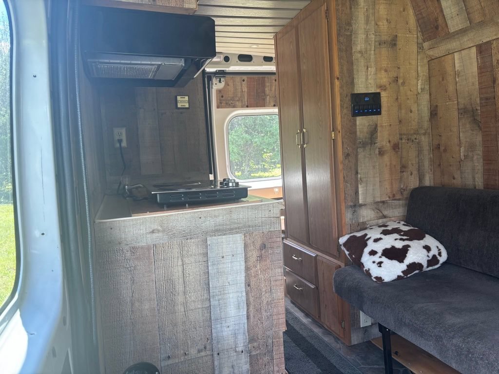 Used 2014 RAM ProMaster 2500 w/ Premium Appearance Group FWD image 6