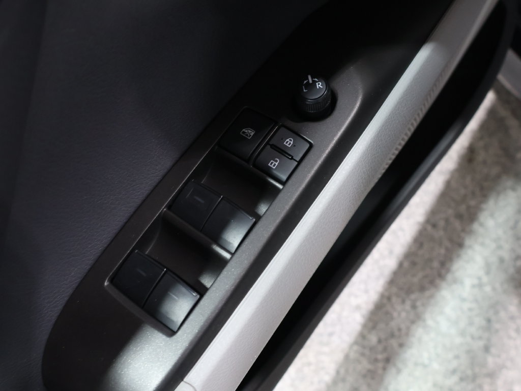 Used 2022 Toyota Camry LE AWD/4WD image 12