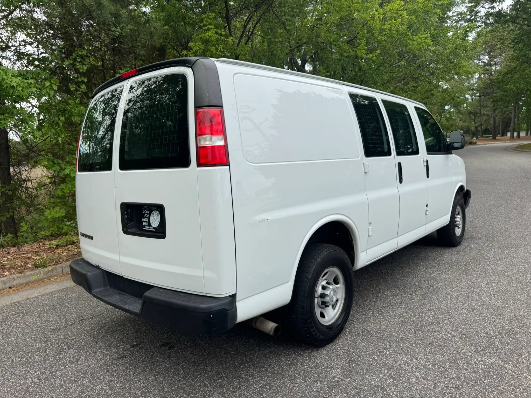 Used 2017 Chevrolet Express 2500 image 4