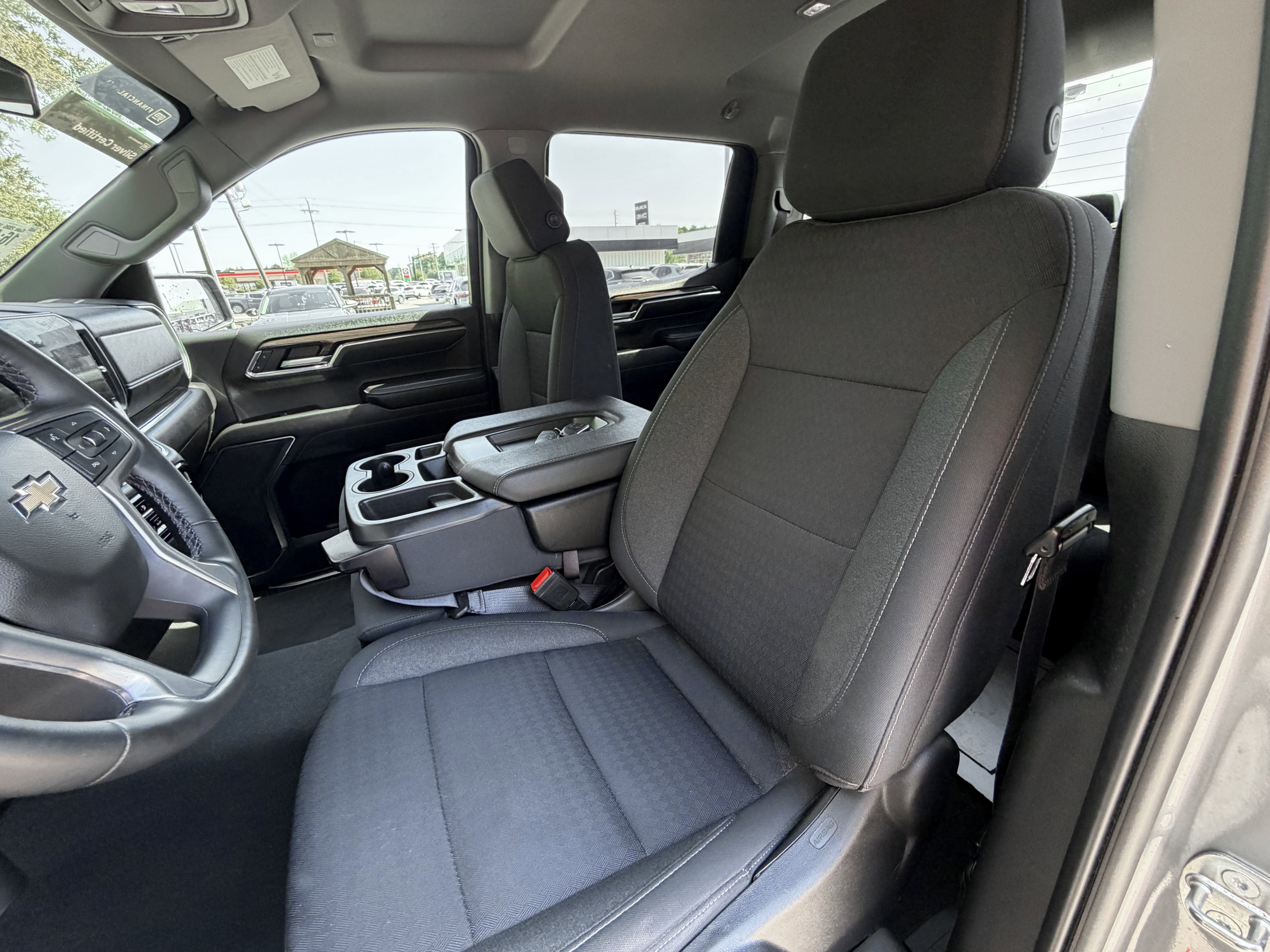 Used 2023 Chevrolet Silverado 1500 LT AWD/4WD image 7