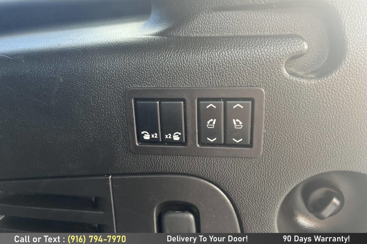 Used 2017 Chevrolet Suburban Premier RWD image 13