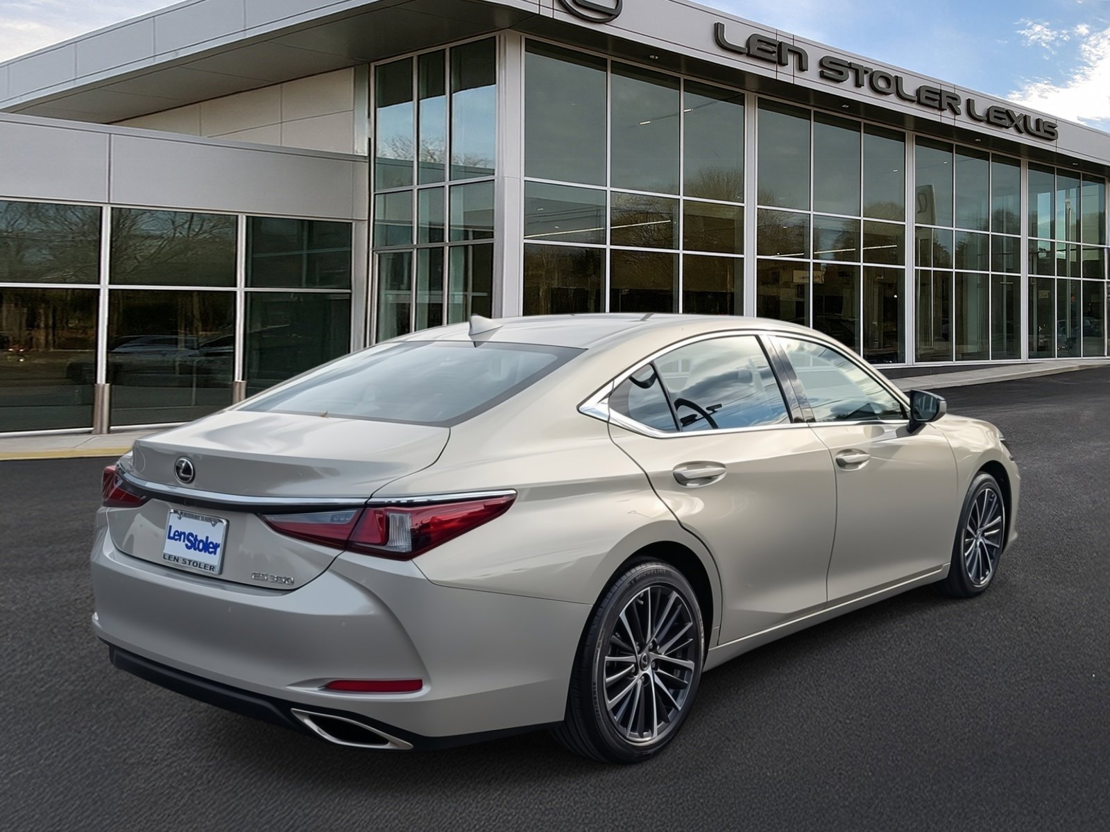 Certified 2024 Lexus ES 350 w/ Premium Package image 3