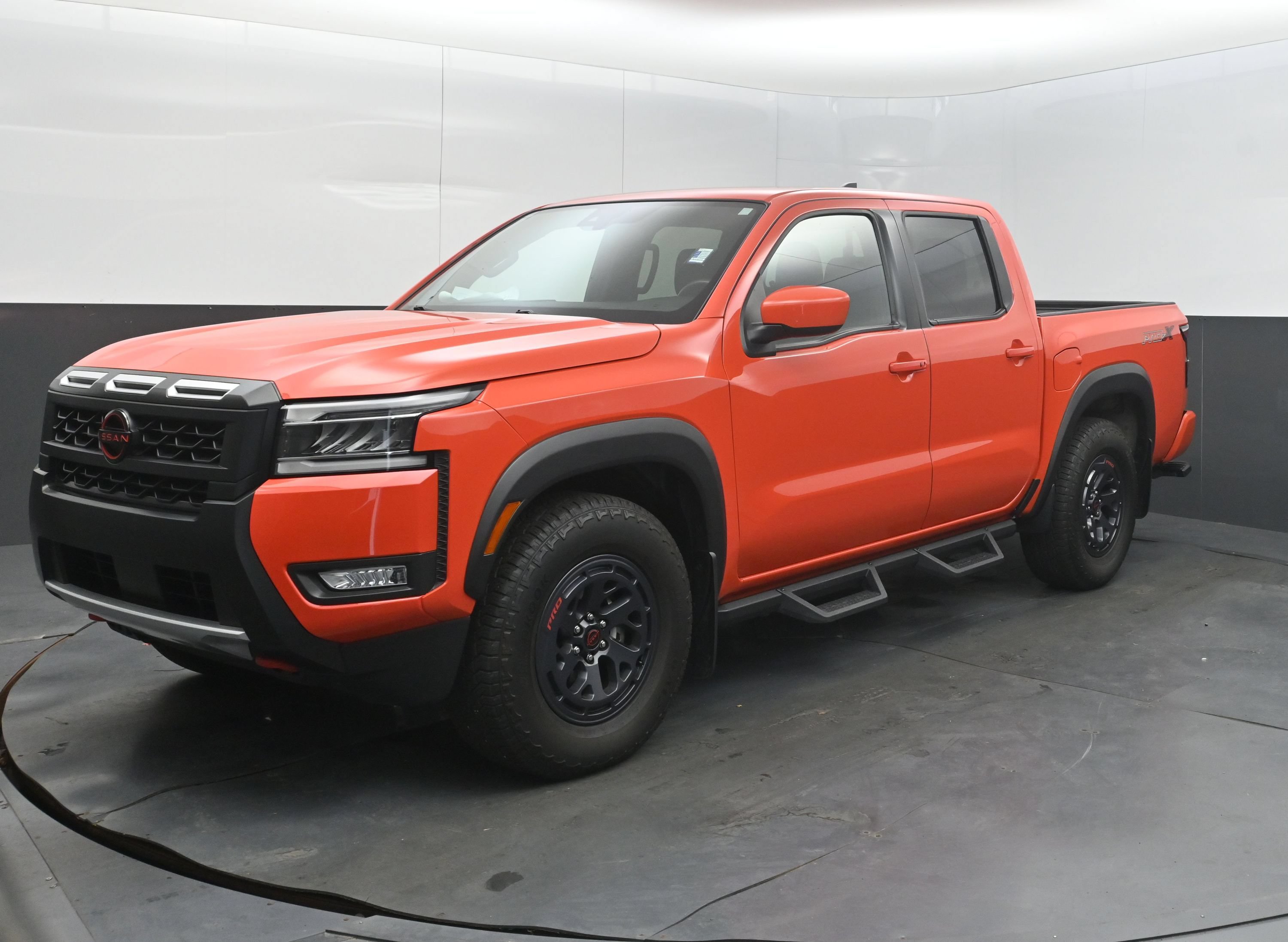Used 2025 Nissan Frontier Pro-X RWD image 4