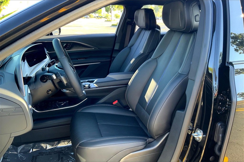 New 2026 Cadillac Lyriq V image 12