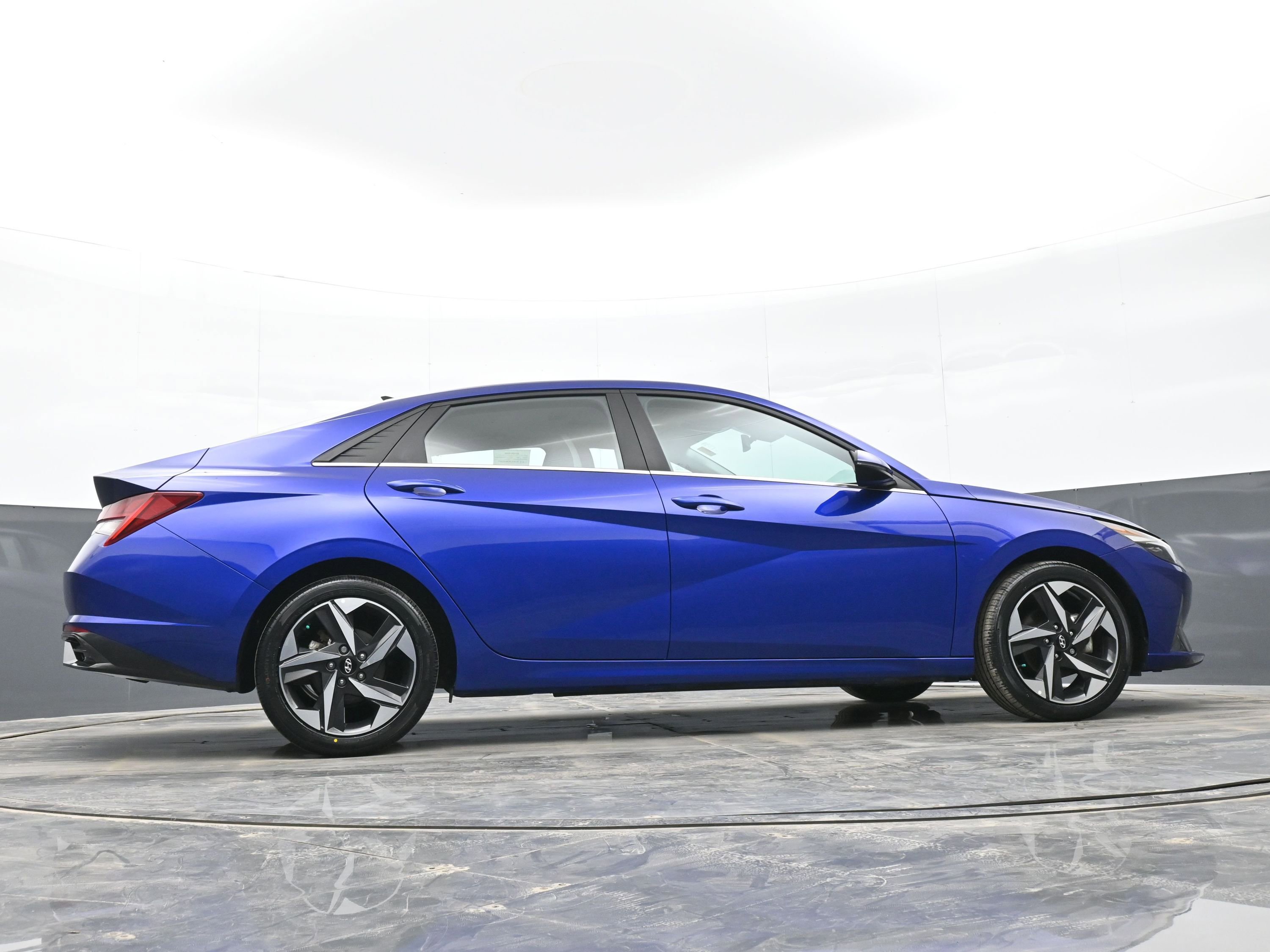 Used 2023 Hyundai Elantra Limited image 45