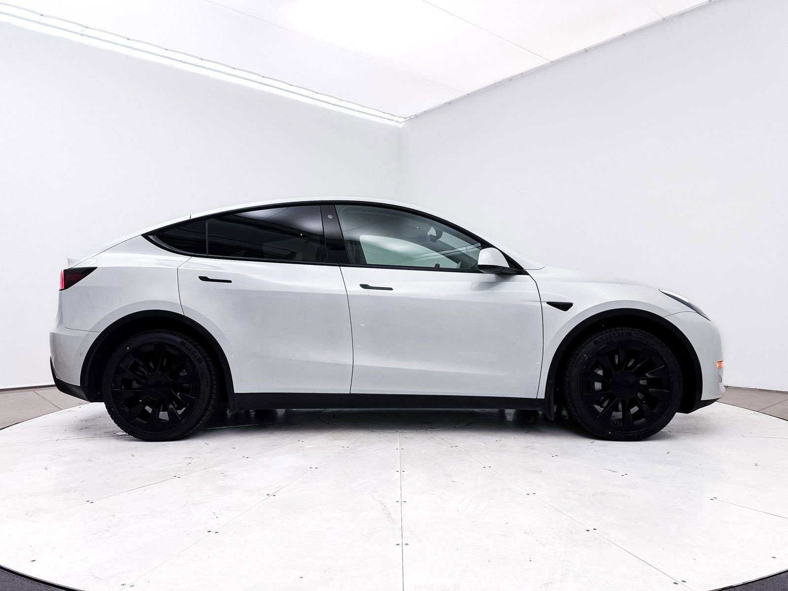 Used 2020 Tesla Model Y Long Range image 40