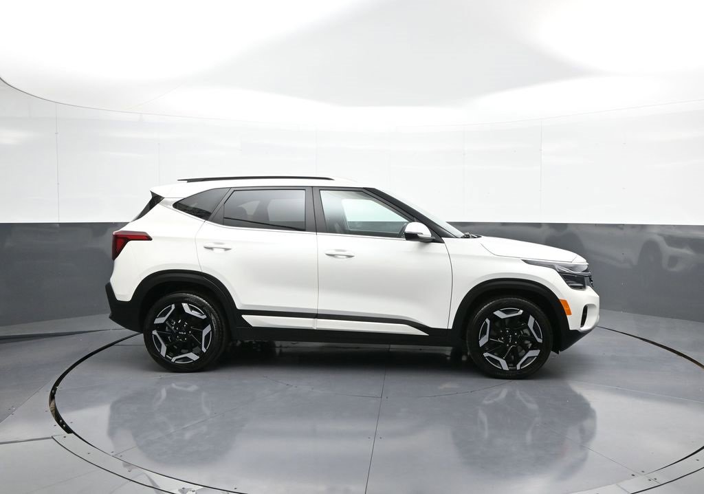 Certified 2025 Kia Seltos SX w/ SX Sunroof Package image 5