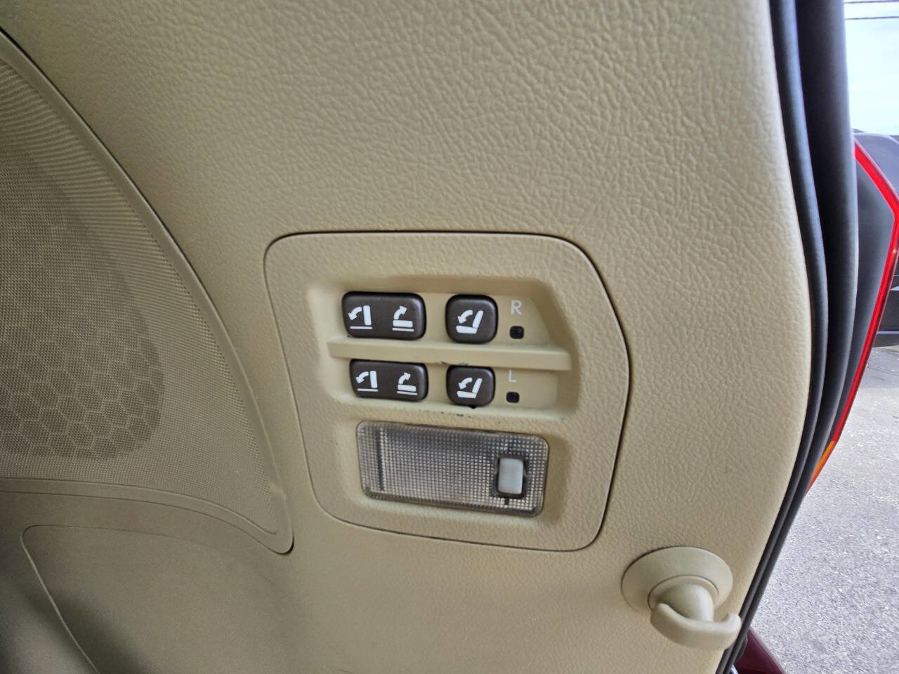 Used 2008 Lexus LX 570 4WD image 30