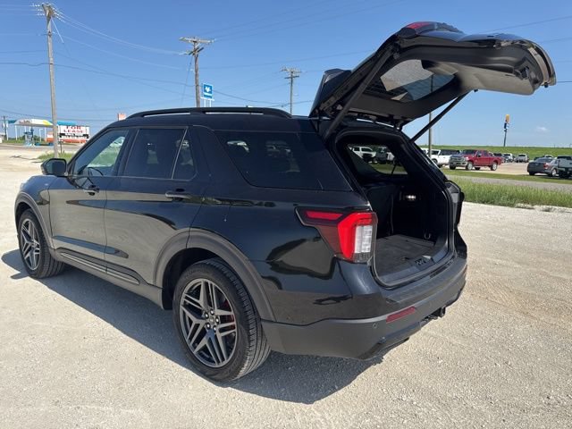 Used 2025 Ford Explorer ST-Line w/ ST-Line Street Pack AWD/4WD image 4