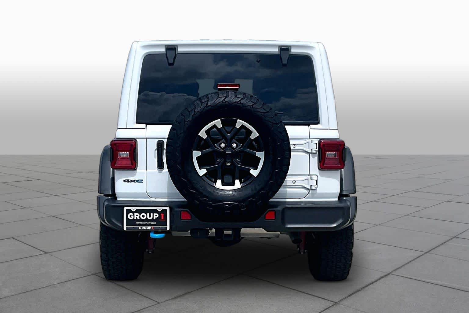 Used 2024 Jeep Wrangler Unlimited Rubicon 4xe w/ Convenience Group AWD/4WD image 4