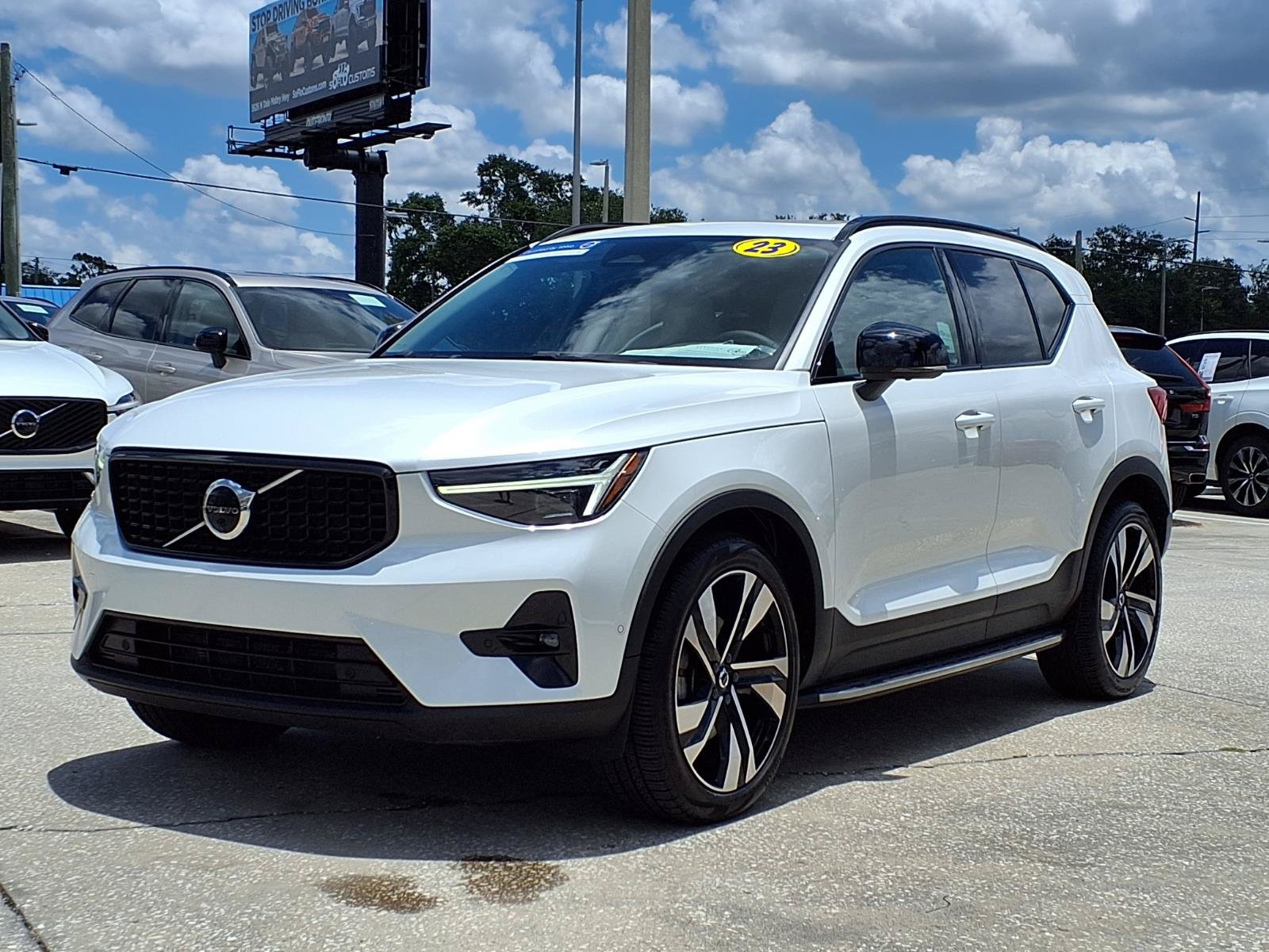 Certified 2023 Volvo XC40 B5 Ultimate w/ Protection Package Premier AWD/4WD image 3
