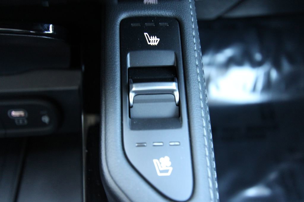 Used 2024 Kia Telluride EX w/ EX Captain's Chair Package image 30