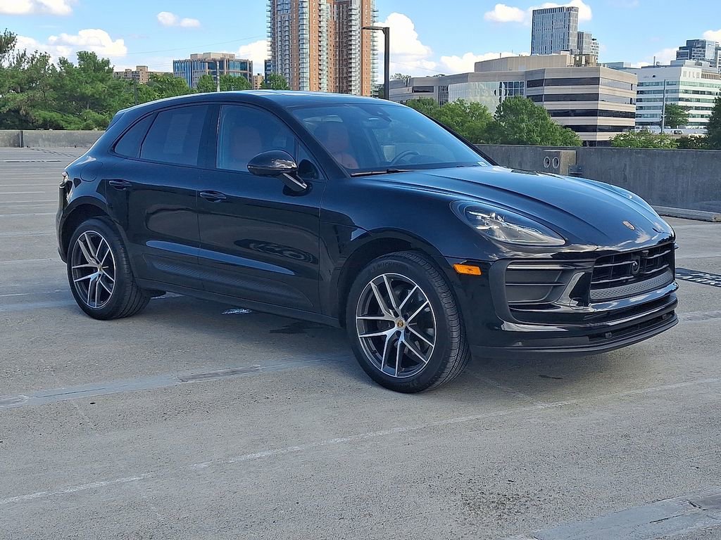 Certified 2025 Porsche Macan image 7