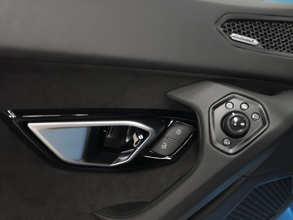 Used 2022 Lamborghini Huracan EVO RWD image 8
