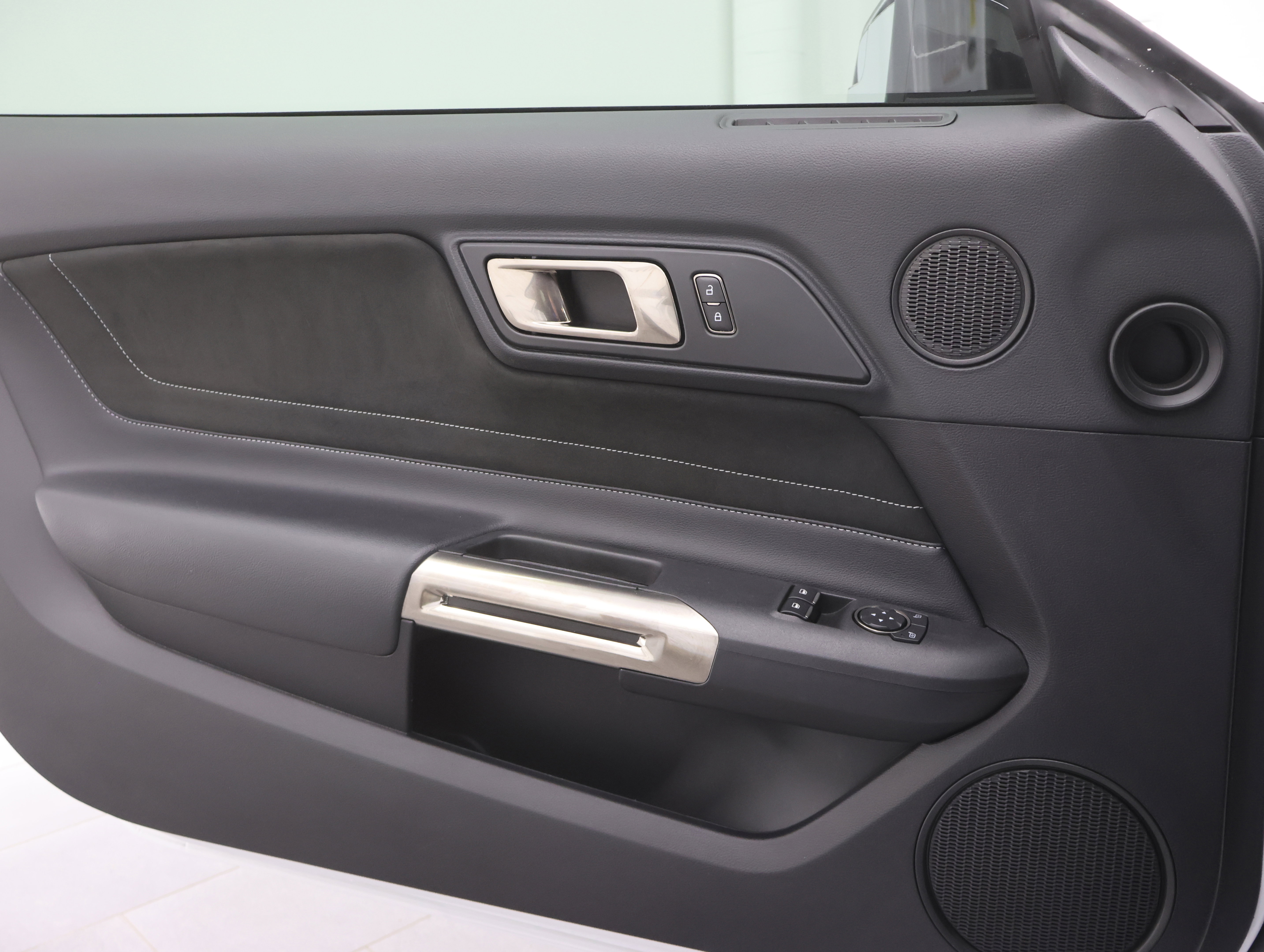 Used 2018 Ford Mustang Shelby GT350 w/ Electronics Package image 34