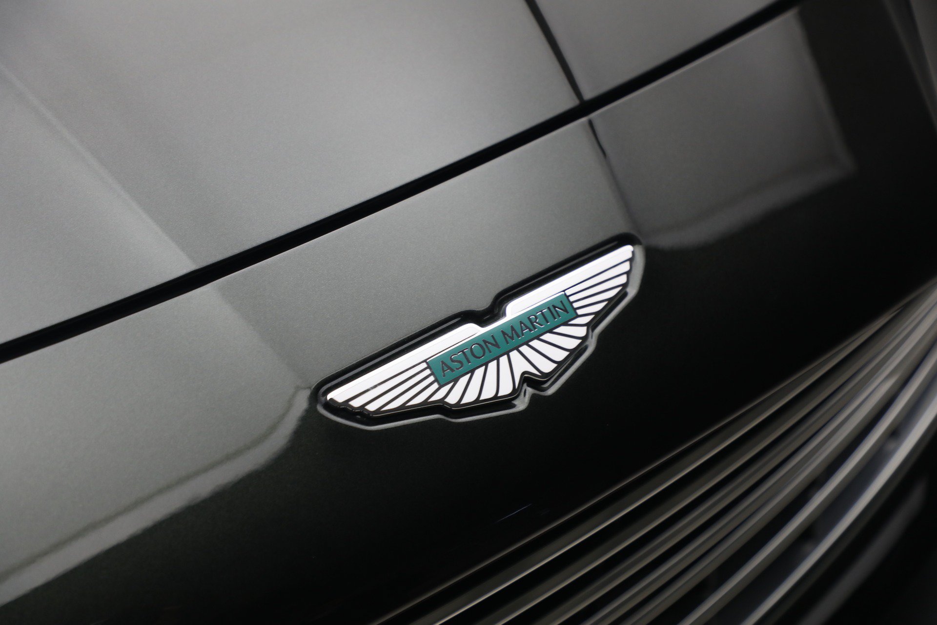 New 2026 Aston Martin Vanquish Convertible RWD image 39