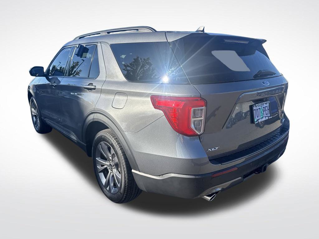Used 2023 Ford Explorer XLT w/ Equipment Group 202A AWD/4WD image 5