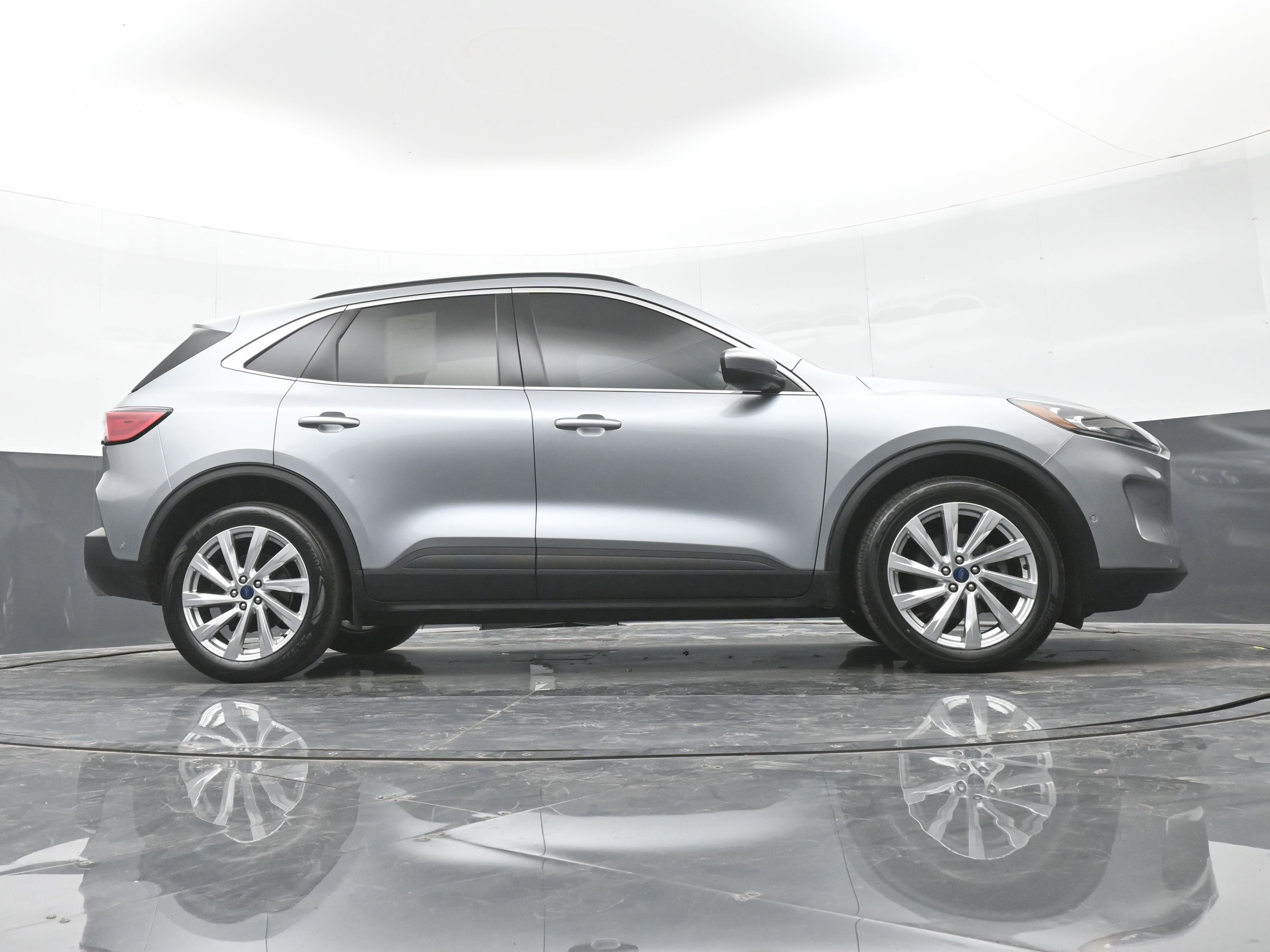 Used 2022 Ford Escape Titanium w/ Titanium Elite Package image 34