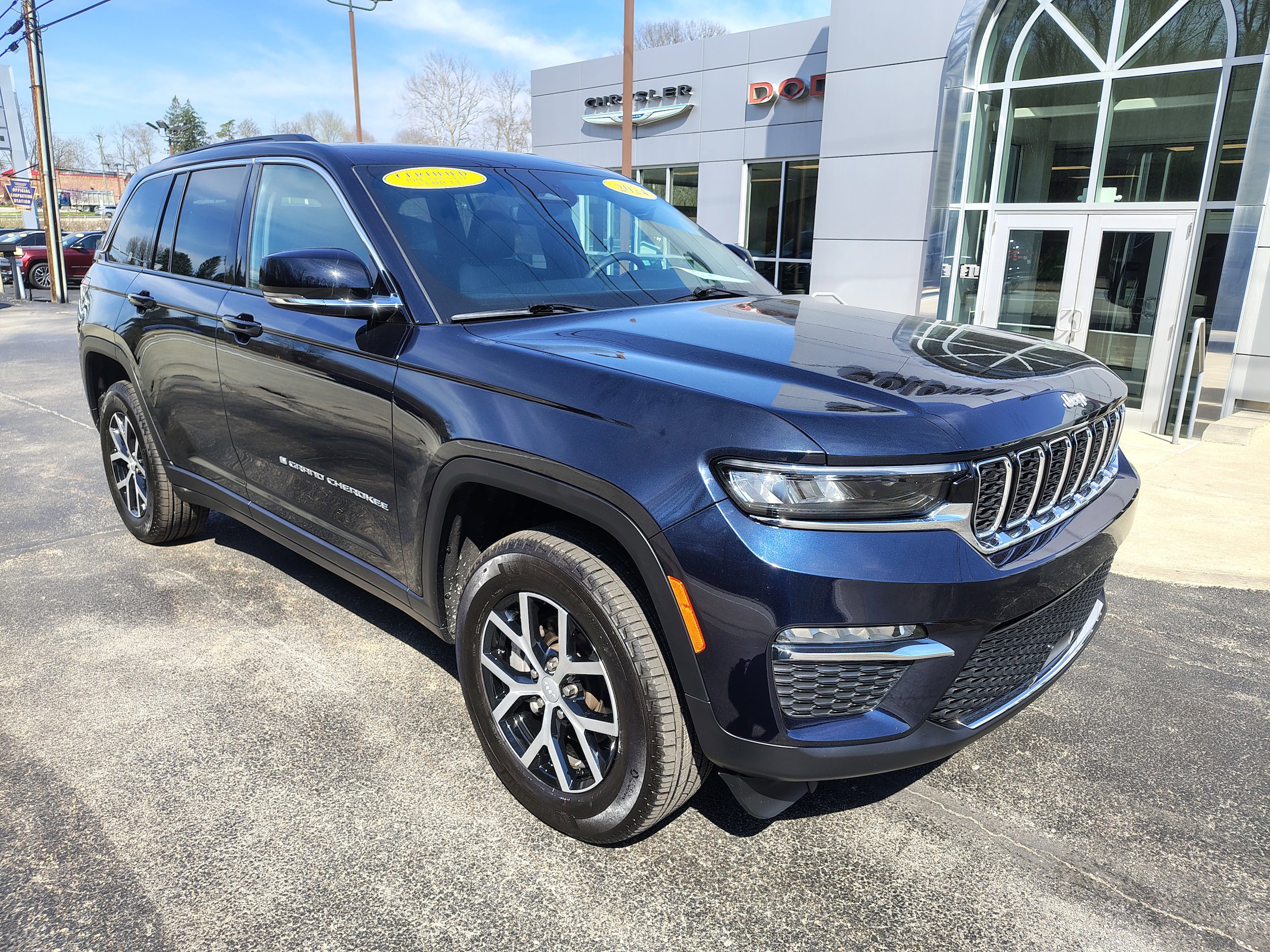 Certified 2024 Jeep Grand Cherokee Limited AWD/4WD image 2