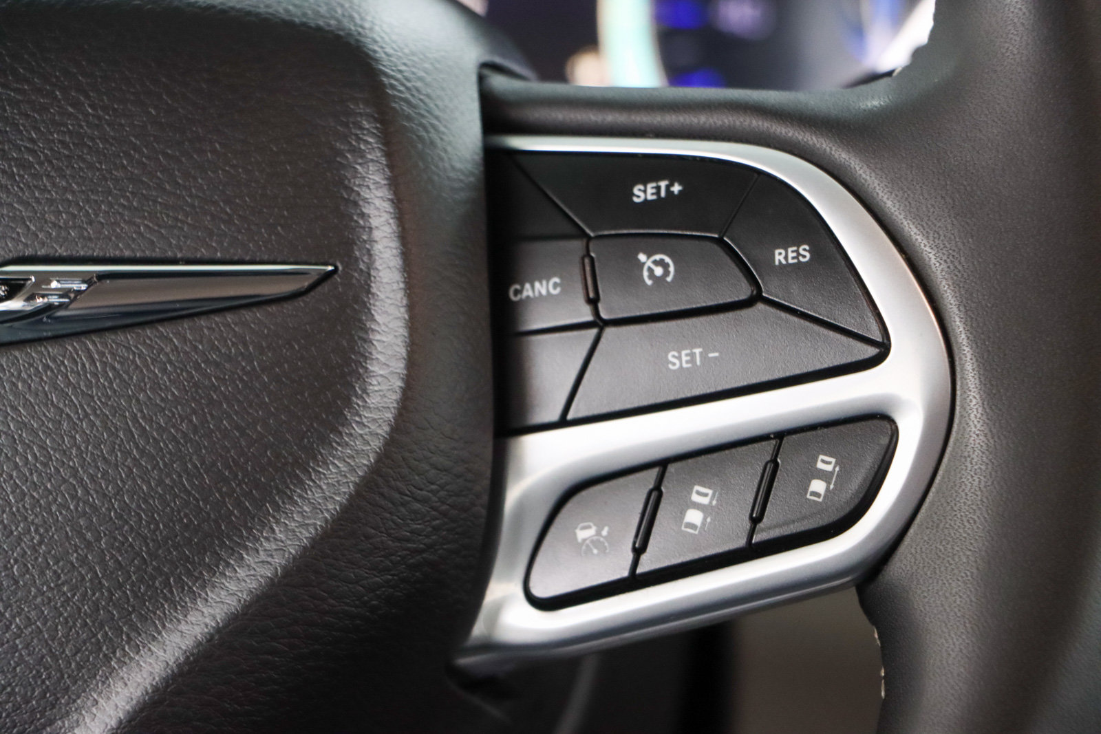 Used 2023 Chrysler Pacifica Touring-L FWD image 14
