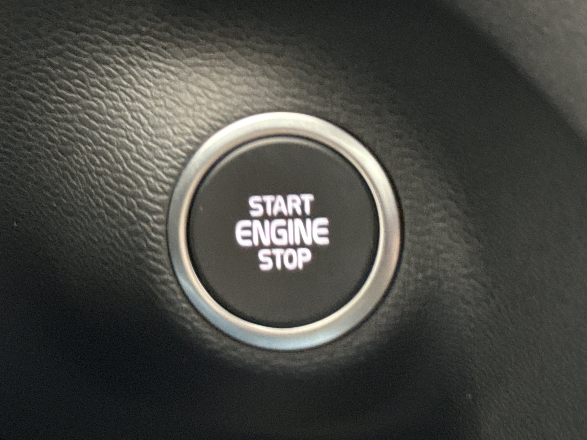 Used 2025 Volvo XC40 B5 Core image 21