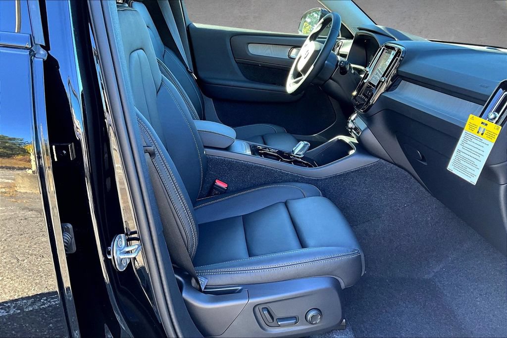 New 2026 Volvo XC40 B5 Plus w/ Protection Package Premier AWD/4WD image 10