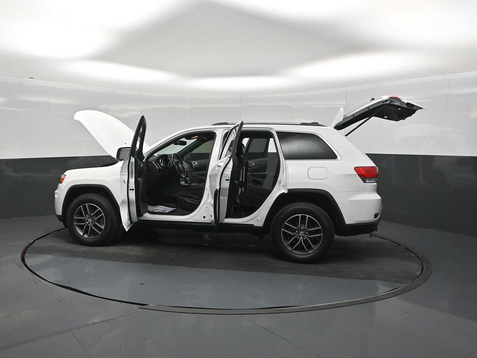 Used 2018 Jeep Grand Cherokee Laredo AWD/4WD image 57