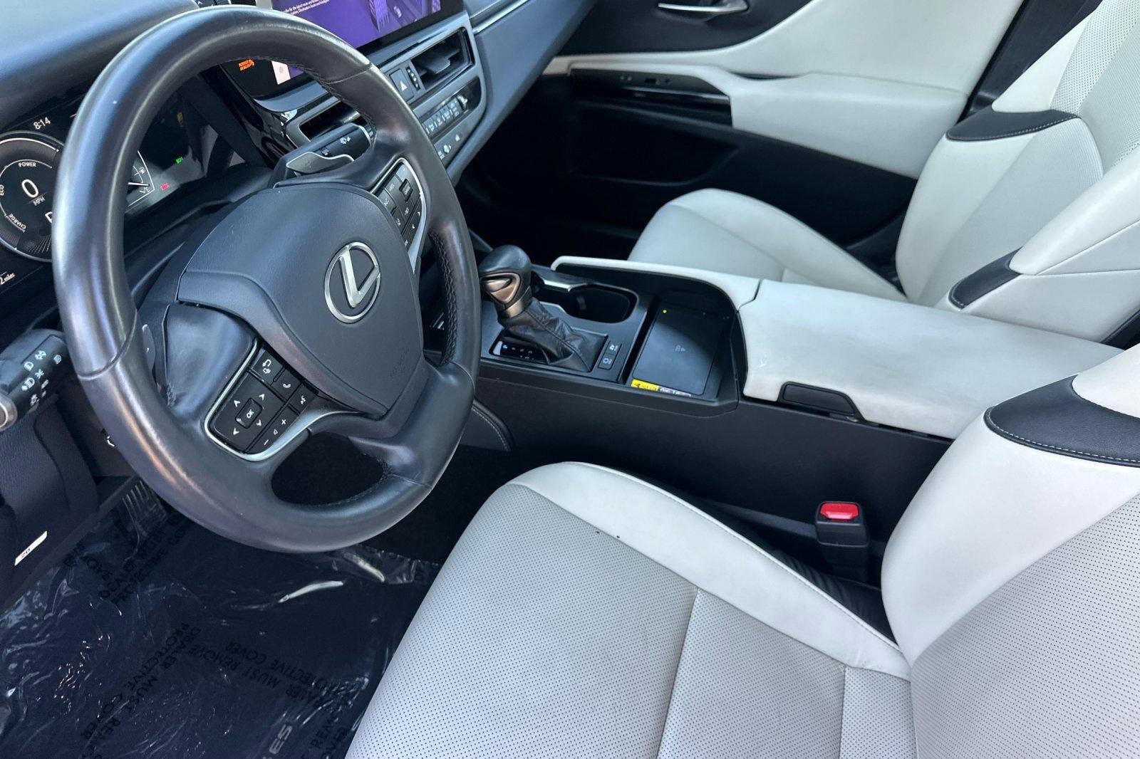 Certified 2025 Lexus ES 300h w/ Premium Package image 5