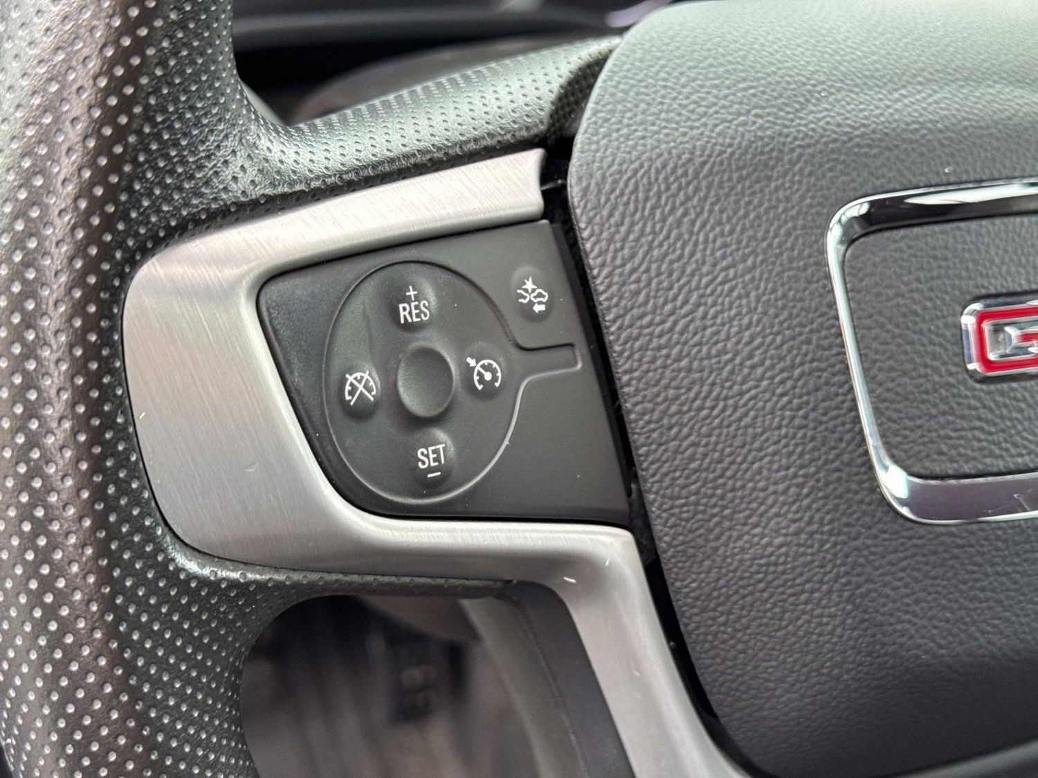 Used 2023 GMC Acadia SLE w/ Driver Convenience Package FWD image 31