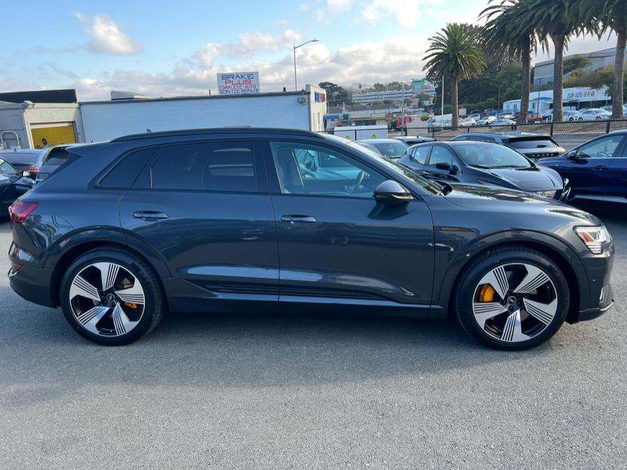 Used 2023 Audi e-tron Premium Plus w/ Premium Plus Package image 4