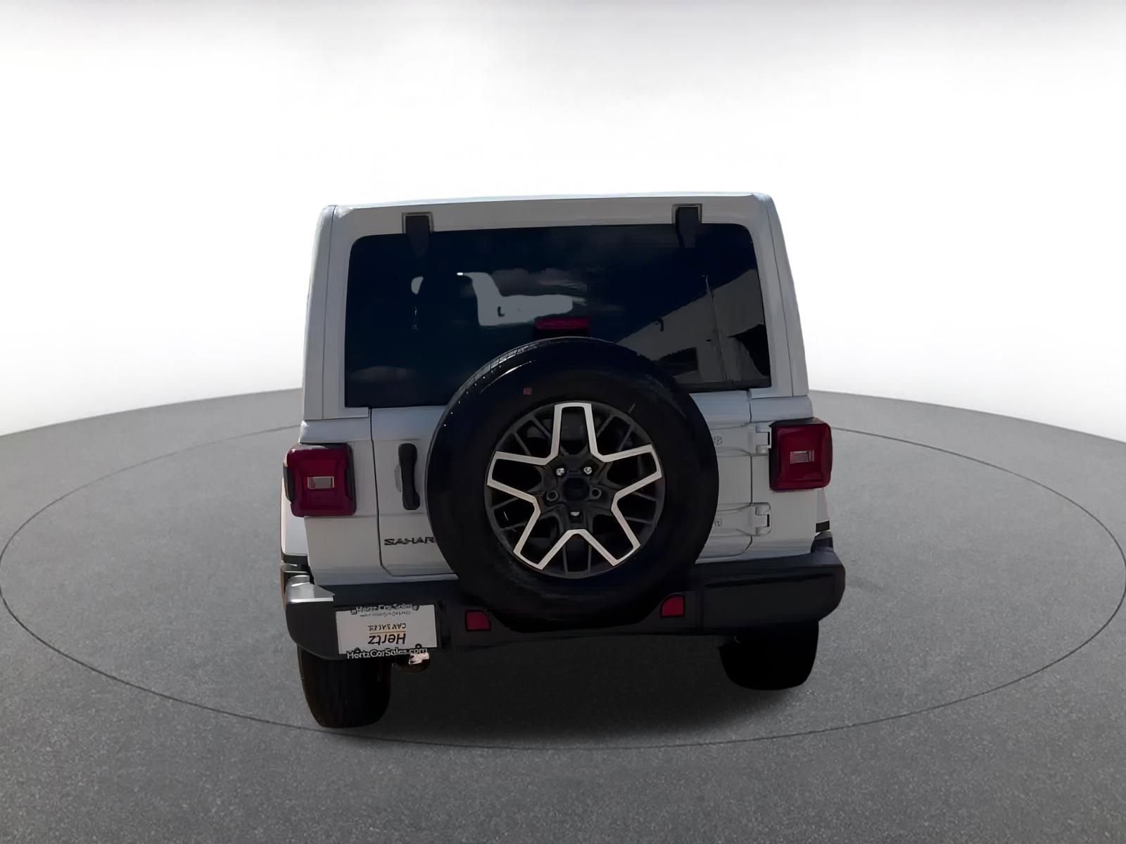 Used 2025 Jeep Wrangler Sahara image 14