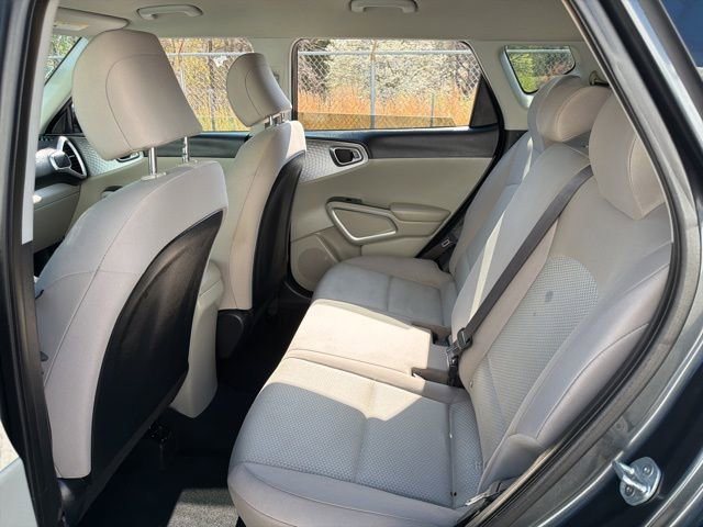 Used 2021 Kia Soul LX image 17