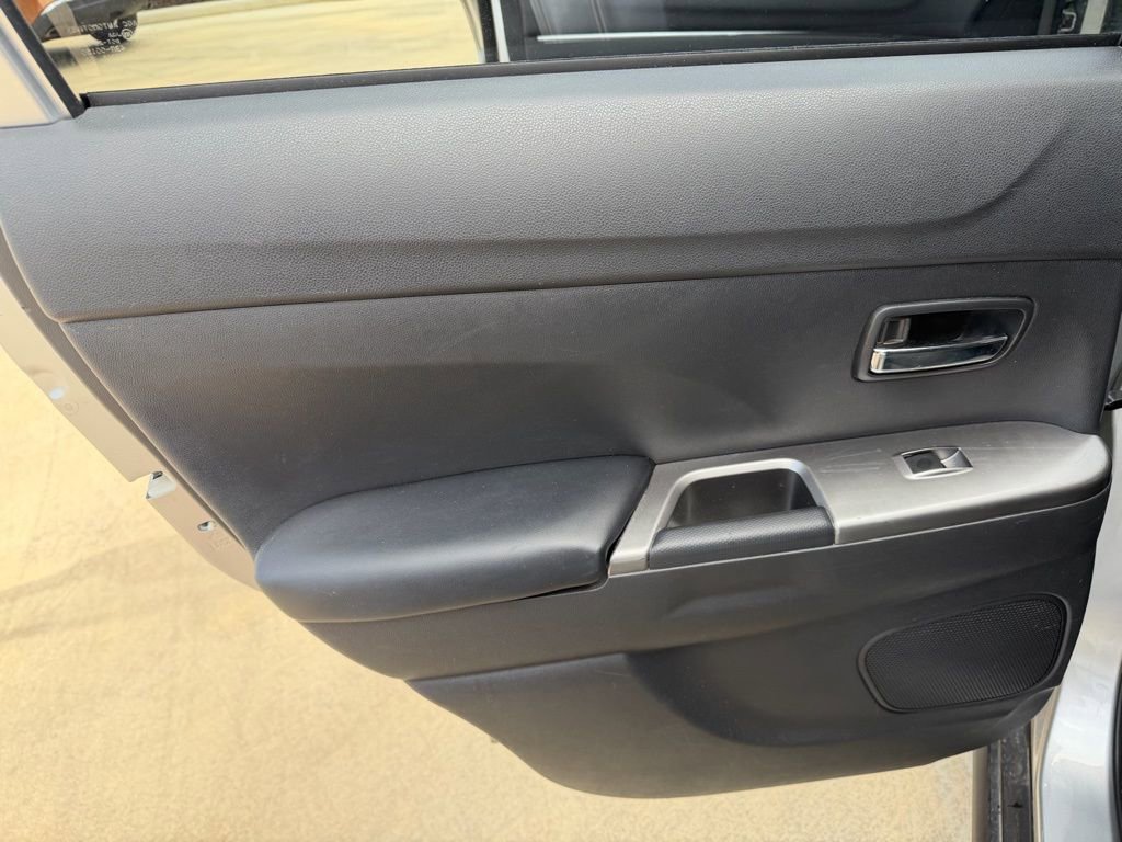 Used 2018 Mitsubishi Outlander Sport SE image 13