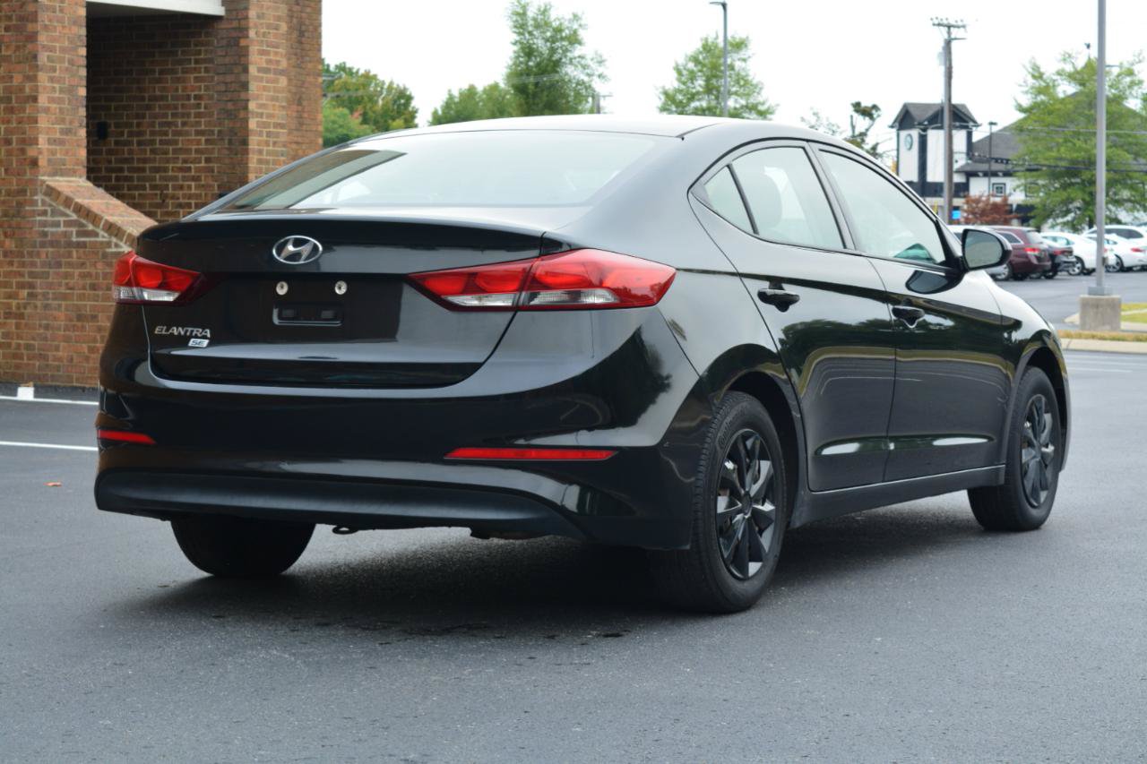 Used 2018 Hyundai Elantra SE FWD image 5